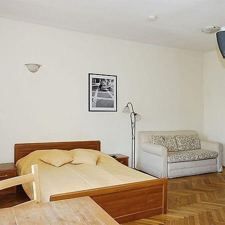 Szczepanska 3 Apartmenthouse Krasków Exteriör bild
